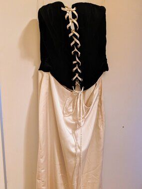 House of CB London Jania Size M NWT